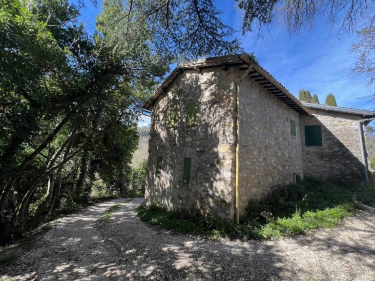 Rustico a Spoleto — € 80.000
