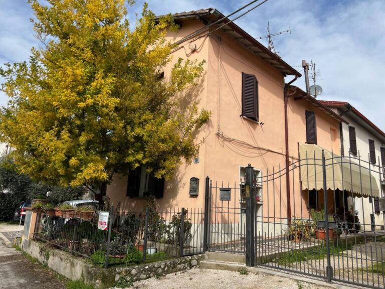 Casa indipendente a Spoleto — € 69.000