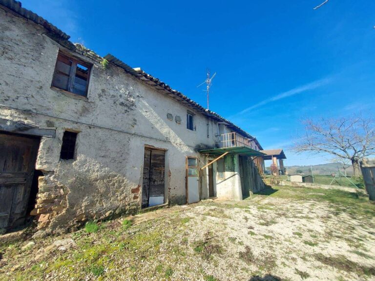 Rustico a Spoleto — € 105.000