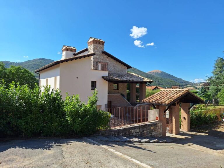 Villa a Monteleone di Spoleto — € 180.000