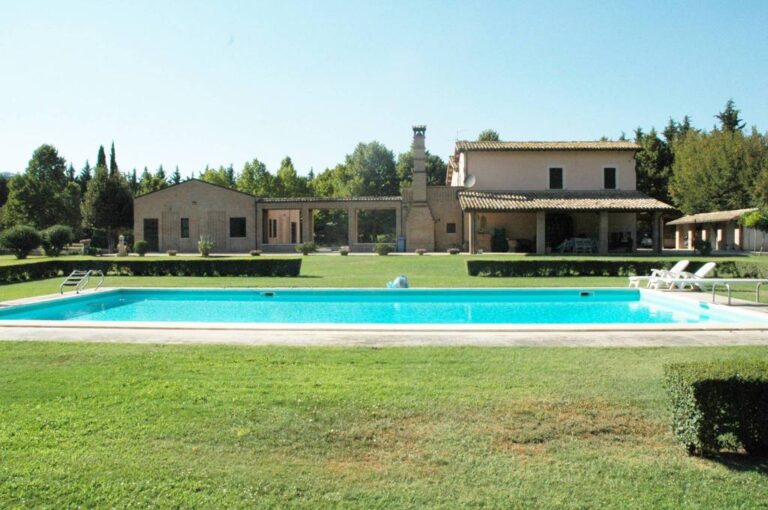 Villa a Spoleto — € 900.000