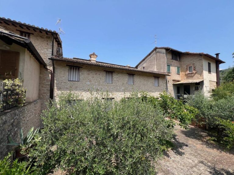 Rustico a Spoleto — € 275.000