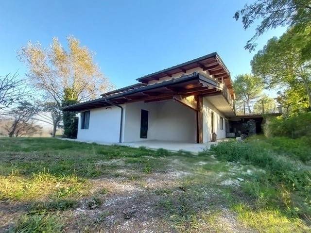 Villa a Spoleto — € 250.000
