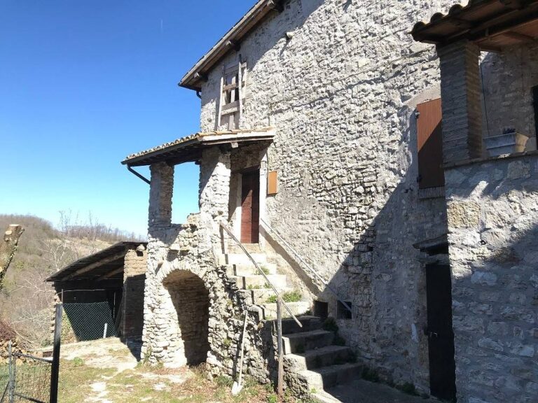 Rustico a Spoleto — € 35.000