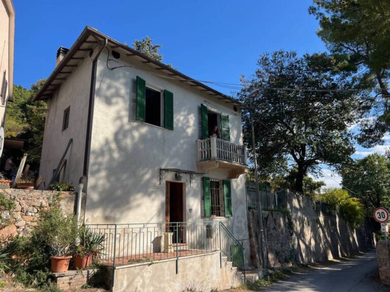Casa indipendente a Spoleto — € 62.000