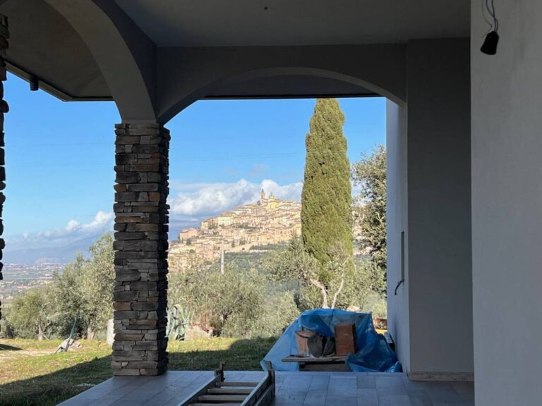 Villa a Trevi — € 498.000