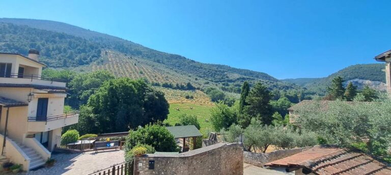 Rustico a Spoleto — € 65.000
