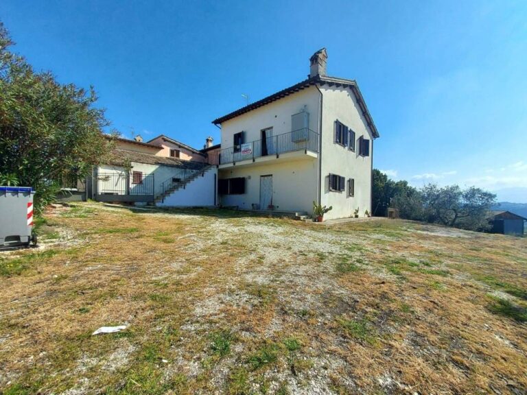 Villa a Spoleto — € 180.000