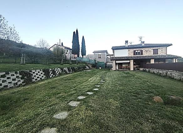 Rustico a Spoleto — € 119.000