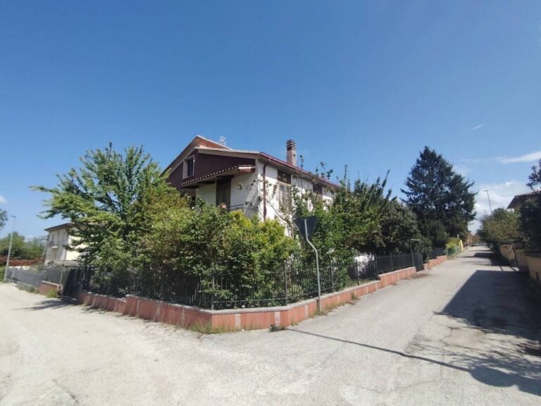 Villa a Spoleto — € 135.000