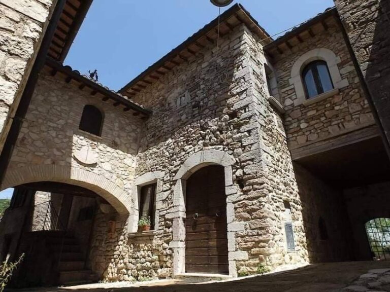 Spettacolare porzione di castello in pietra