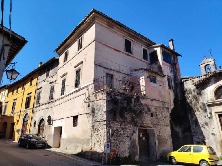 Casa indipendente a Spoleto — € 295.000