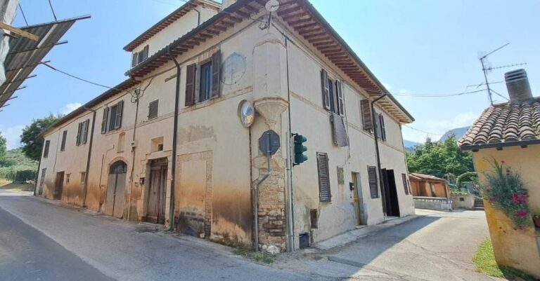 Rustico a Spoleto — € 150.000