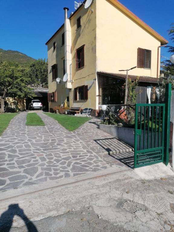 Casa indipendente a Spoleto — € 135.000
