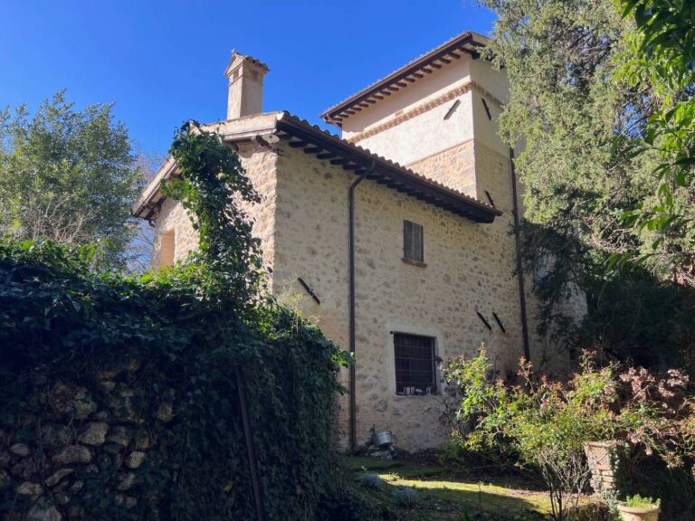 Rustico a Spoleto — € 250.000