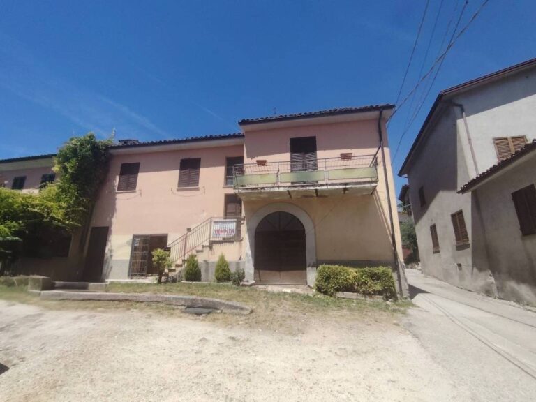 Casa indipendente a Montefalco — € 70.000