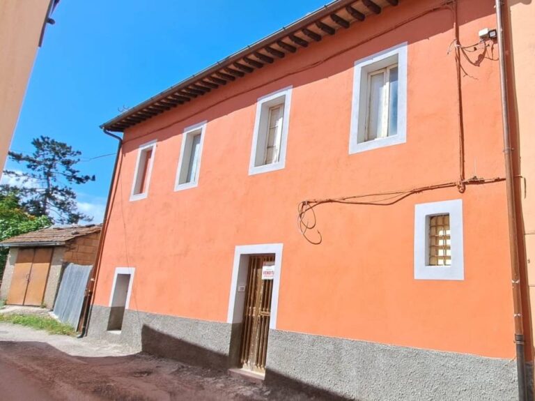 Casa indipendente a Spoleto — € 42.000