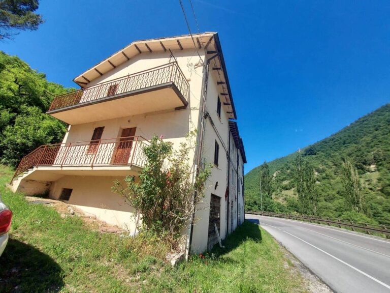 Casa indipendente a Preci — € 38.000