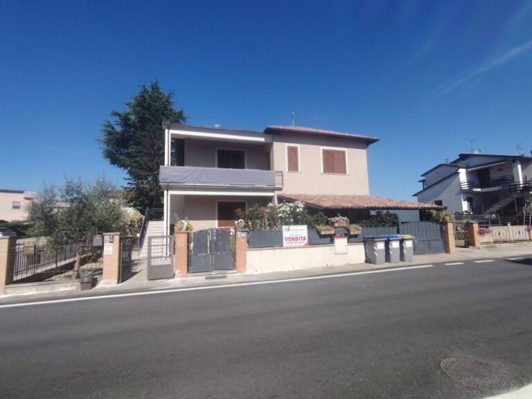 Villa a Spoleto — € 225.000